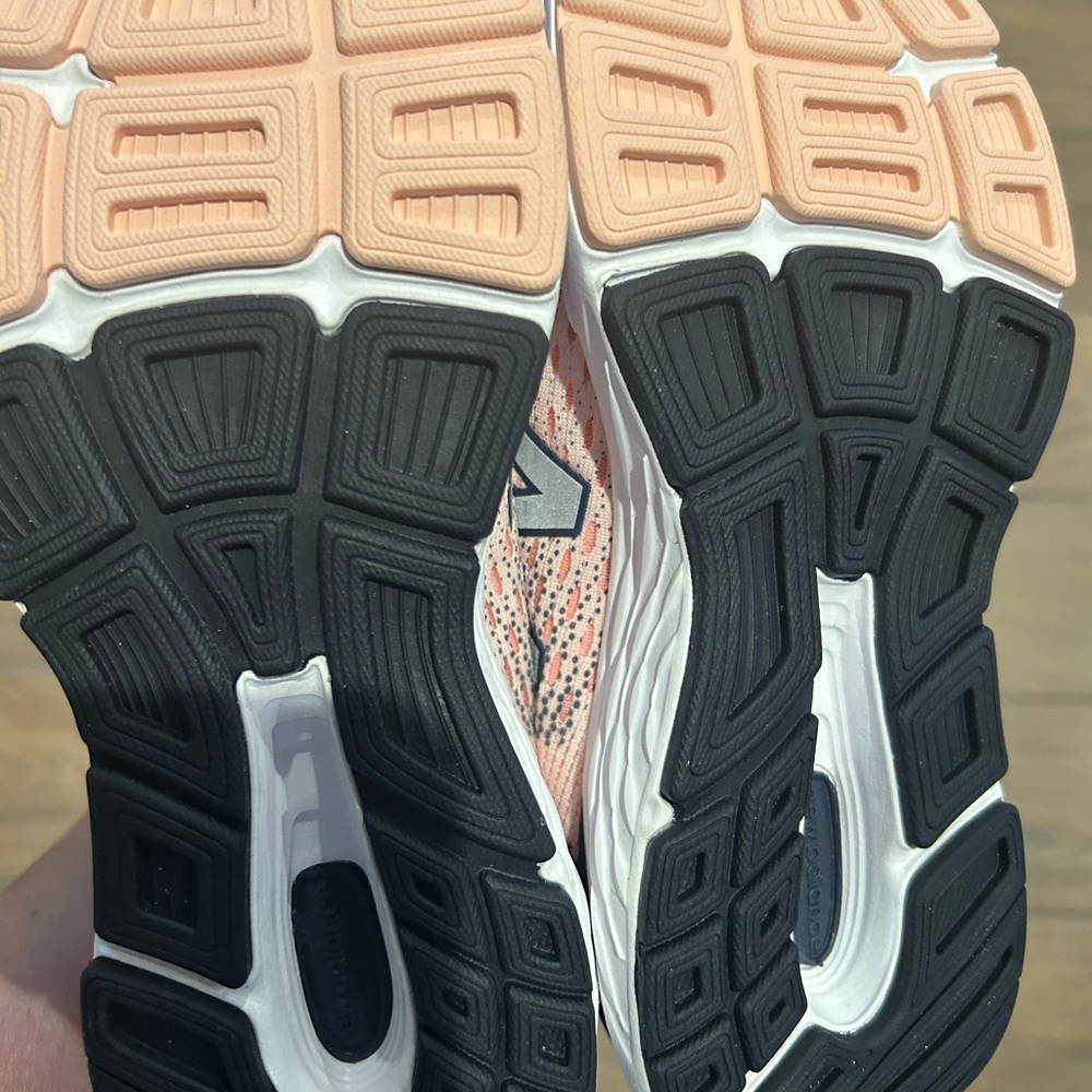 New Balance Women's 680v6 Cushioning Running Shoe, Peach. Size 6. - Picture 5 of 6